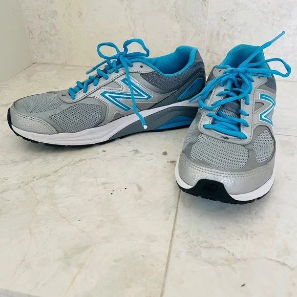 NEW BALANCE {10.5} Running Shoe 1540v3 Gray and Blue - Picture 4 of 12